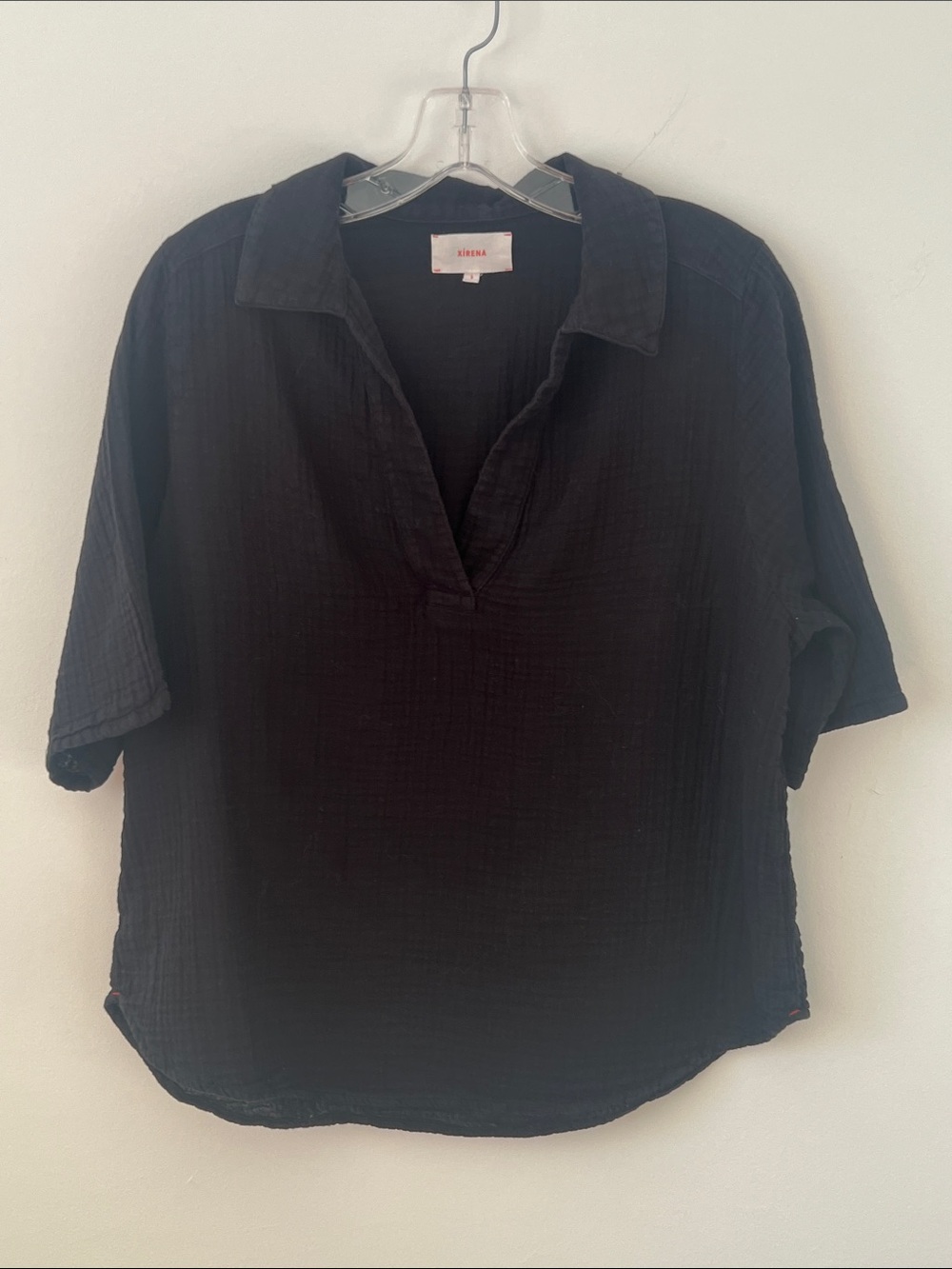 XiRENA Black Gauze V-Neck Collar Tunic
